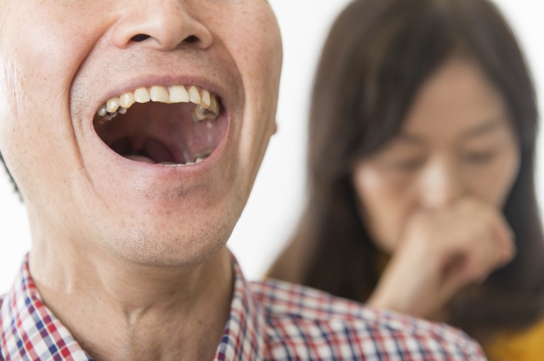 歯科医院ではどのように口臭治療を行うのか